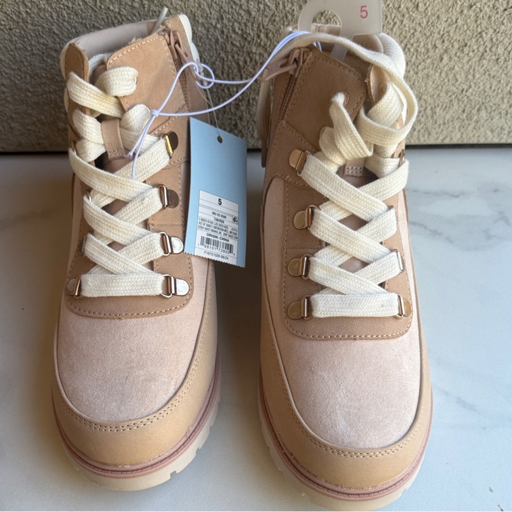 Cat & Jack Beige and Off-White Kids Boots